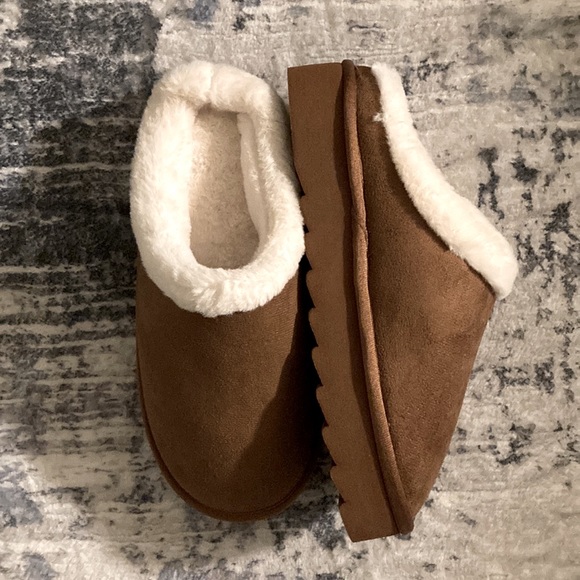 Women's Solid Color Platform Slippers with Fur Lining - Picture 4 of 8